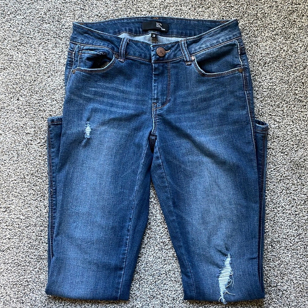 LAST CHANCE! 🎈1822 Denim Women’s Distressed Skinny Jean Medium Blue 28